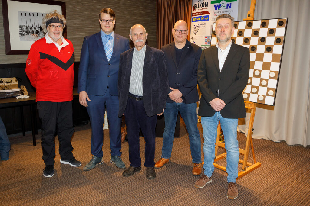 Vlnr: Tjalling van den Bosch, Jan van Dijk, Harm Wiersma, Hendrik Veenstra, Gerben de Wit (foto G. van Dijk)